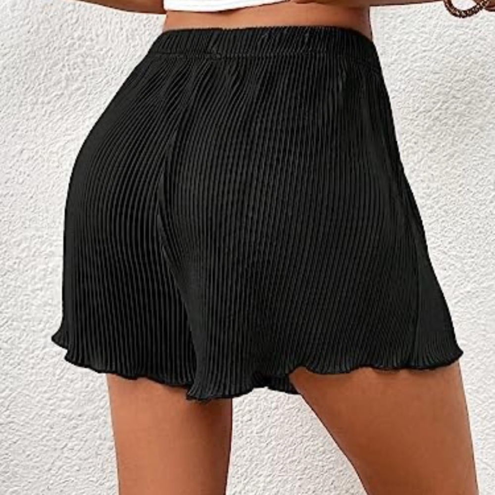 Black Pleated Women's Shorts